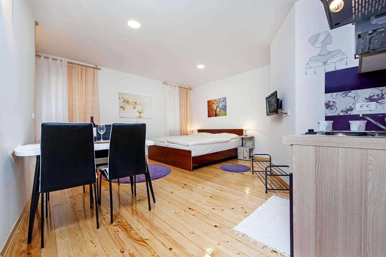 La Svalba Rooms & Studios Ровин Екстериор снимка
