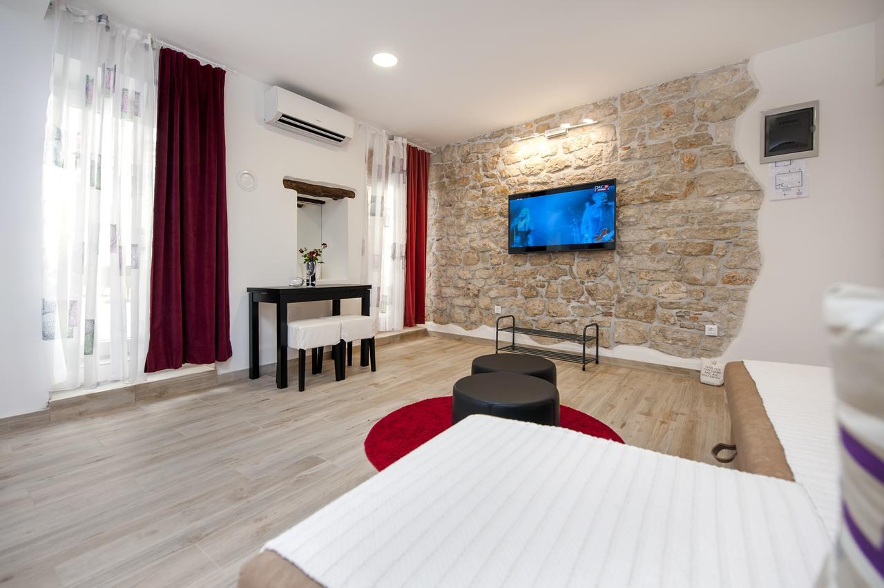 La Svalba Rooms & Studios Ровин Екстериор снимка