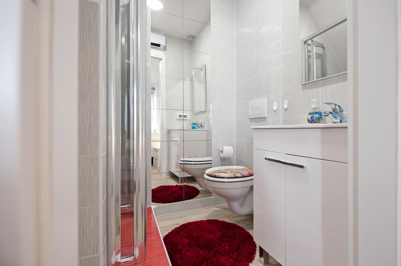 La Svalba Rooms & Studios Ровин Екстериор снимка