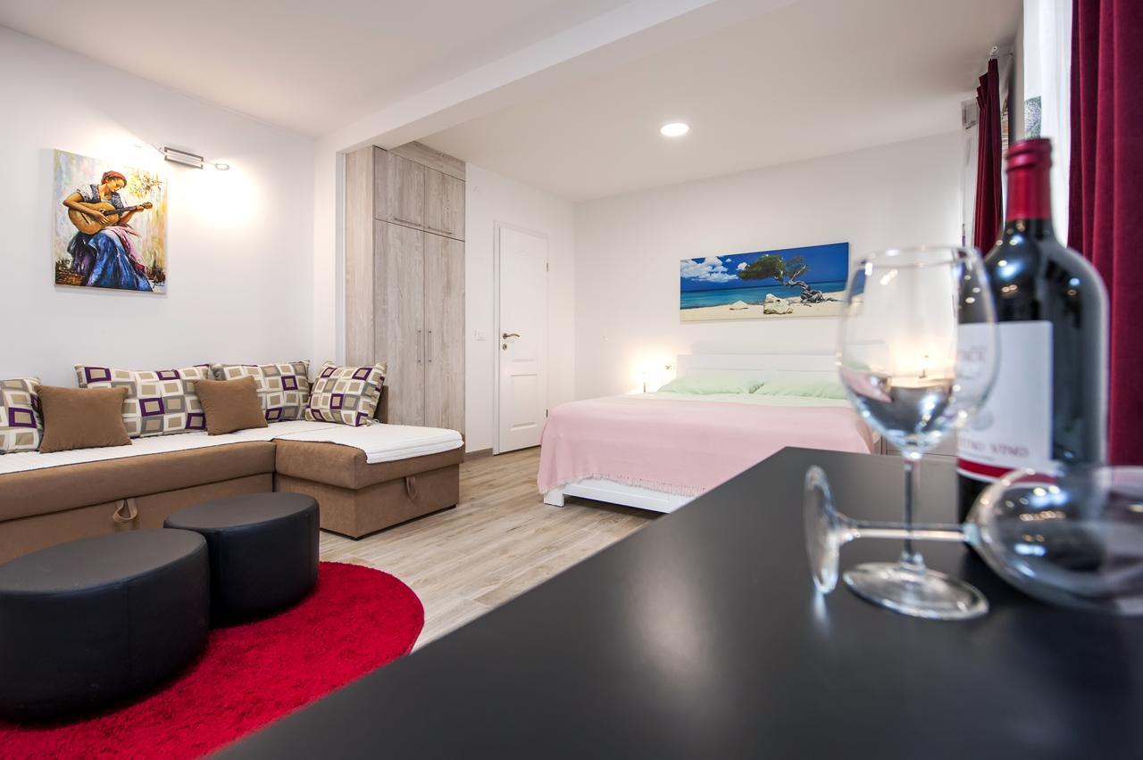 La Svalba Rooms & Studios Ровин Екстериор снимка