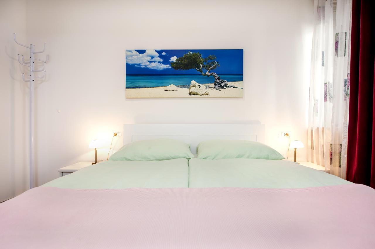 La Svalba Rooms & Studios Ровин Екстериор снимка