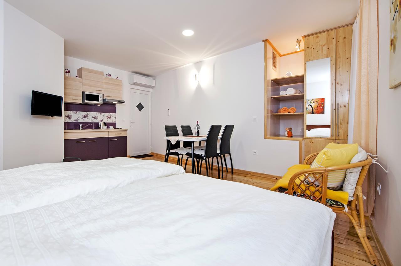 La Svalba Rooms & Studios Ровин Екстериор снимка