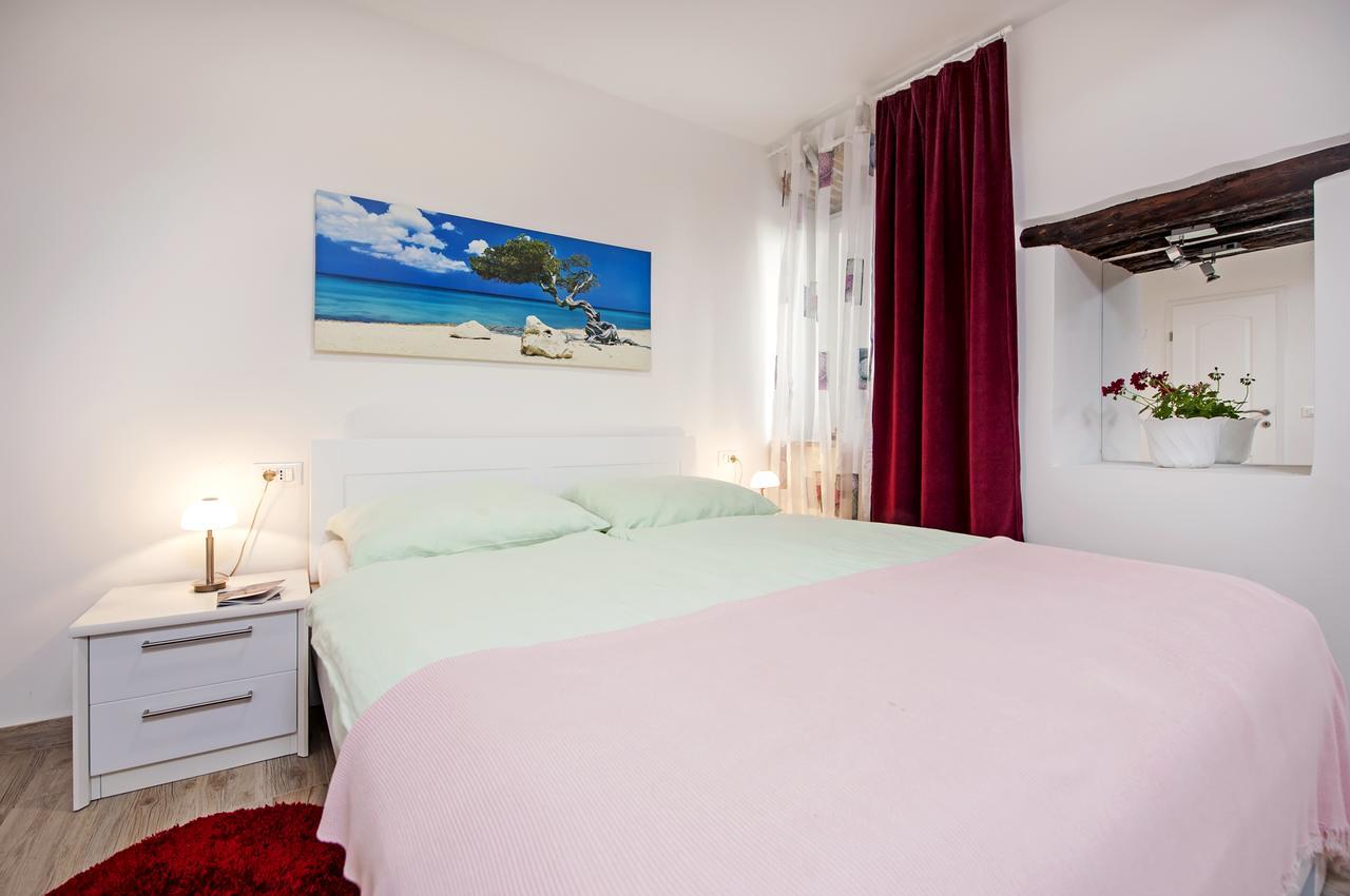 La Svalba Rooms & Studios Ровин Екстериор снимка