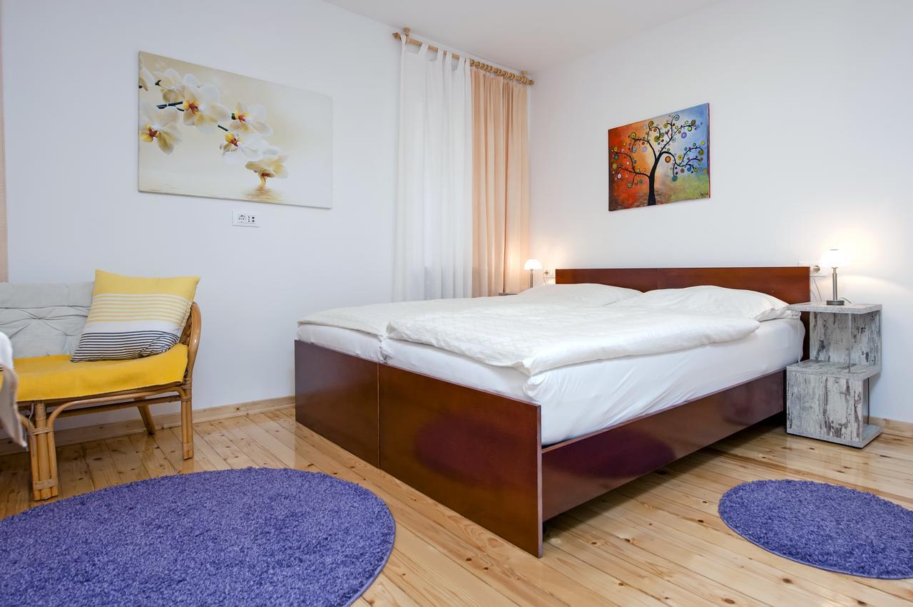 La Svalba Rooms & Studios Ровин Екстериор снимка