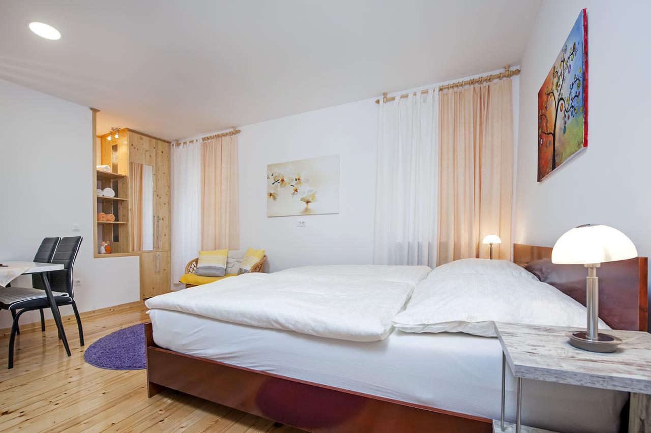 La Svalba Rooms & Studios Ровин Екстериор снимка