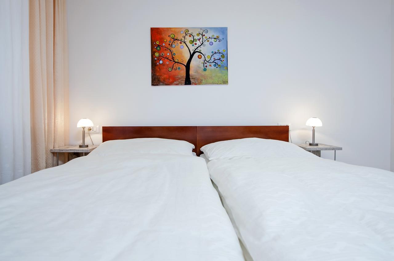 La Svalba Rooms & Studios Ровин Екстериор снимка
