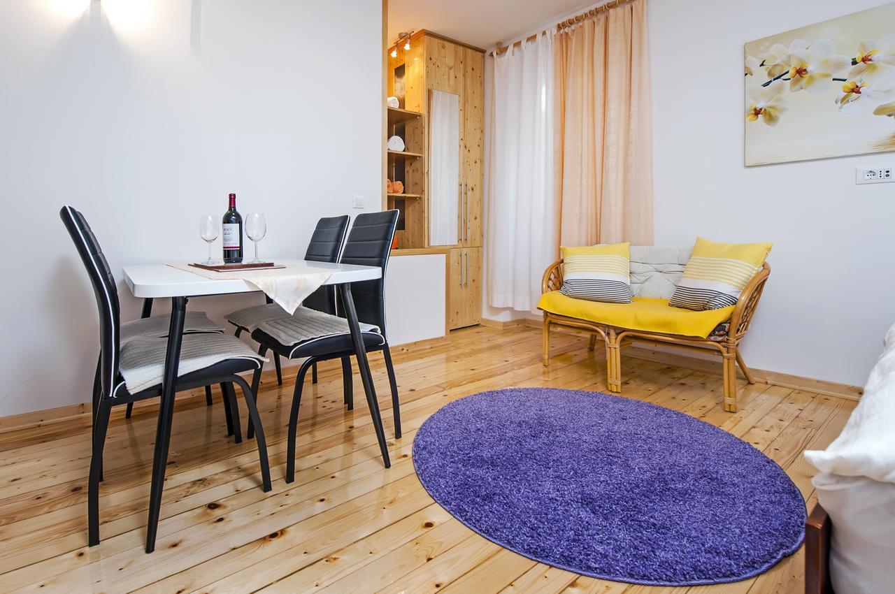 La Svalba Rooms & Studios Ровин Екстериор снимка